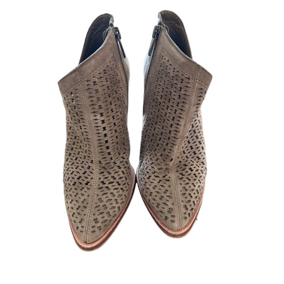 👗 2/$30 👗 Vince Camuto Light Brown Pierced Ankle Boots with Open Side sz 6.5 - Picture 1 of 6